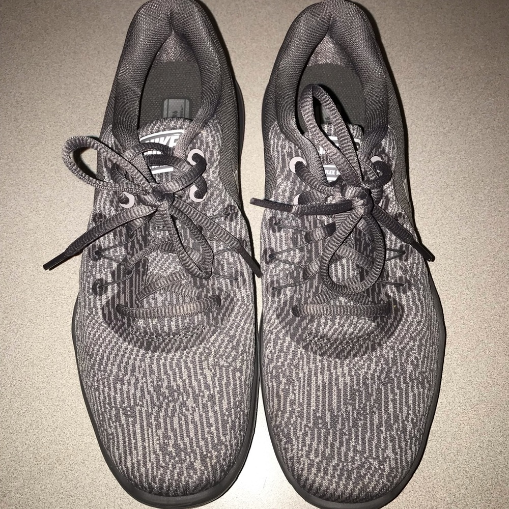 Nike Grey and white Flex Supreme TR6